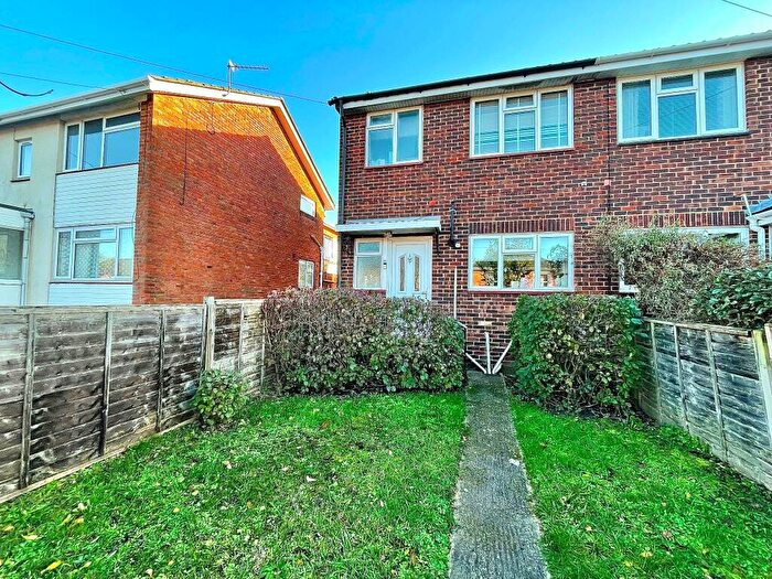 3 Bedroom Semi-Detached House To Rent In Dean Road, Bitterne, Southampton, SO18