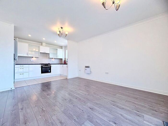 2 Bedroom Flat To Rent In Taverners Way, Hoddesdon, EN11