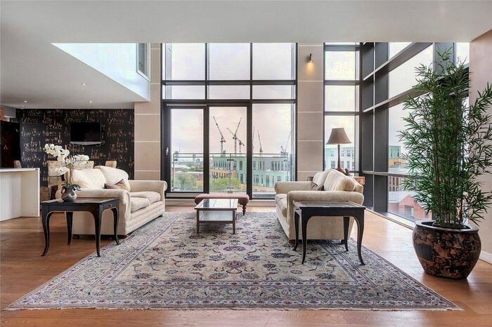 2 Bedroom Flat To Rent In Hardwicks Square, London, SW18