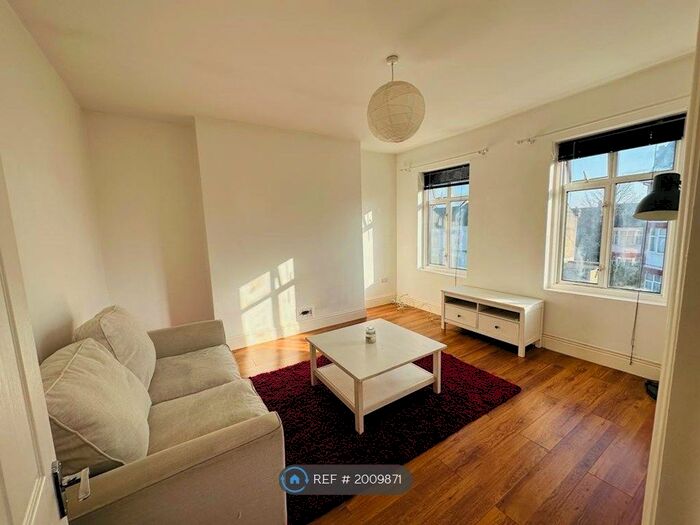 2 Bedroom Flat To Rent In Newnham Road, London, N22