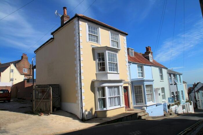 4 Bedroom Semi-Detached House To Rent In Sun Hill, Cowes, PO31