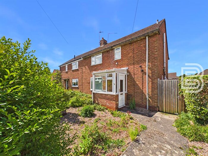 3 Bedroom Semi Detached House For Sale In Anderson Avenue, Rugby, CV22