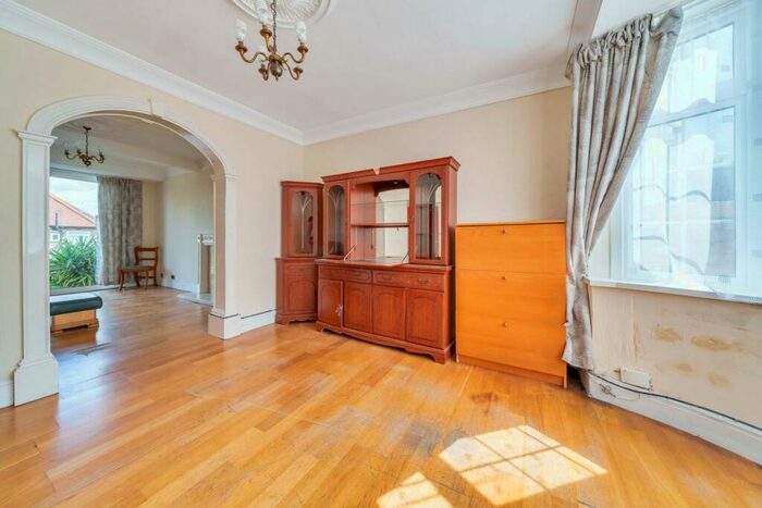 4 Bedroom Semi-Detached House To Rent In Highfield Avenue, Edgware, London, NW9