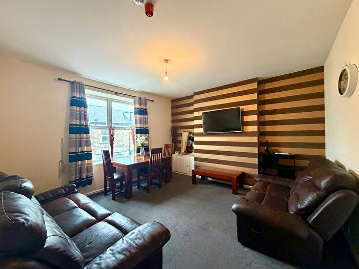 3 Bedroom Flat To Rent In South Road, Sheffield, S6