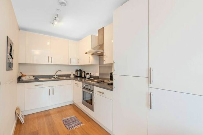 1 Bedroom Flat To Rent In York Way, King's Cross, London, N1C