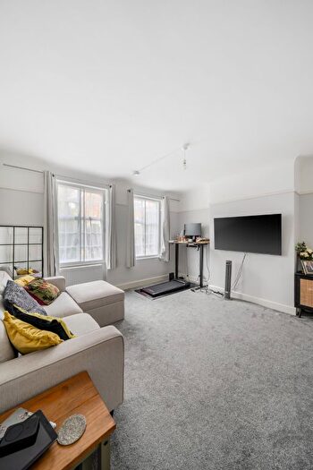 2 Bedroom Flat To Rent In Belmont Grove, London, SE13