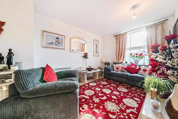 2 Bedroom Flat For Sale In Lime Street, Bedford, MK40