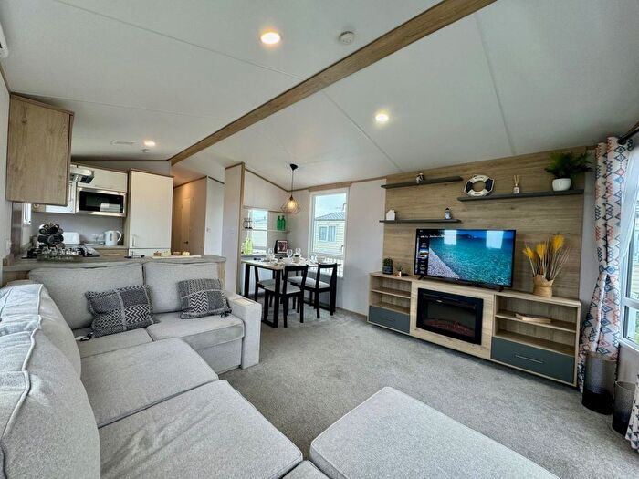 2 Bedroom Mobile/park Home For Sale In St. Johns Road, Whitstable, CT5