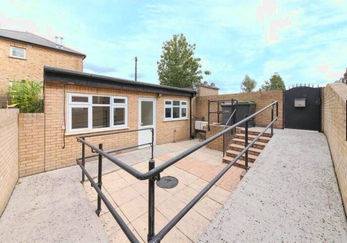 2 Bedroom Detached Bungalow To Rent In Tancred Road, London, N4