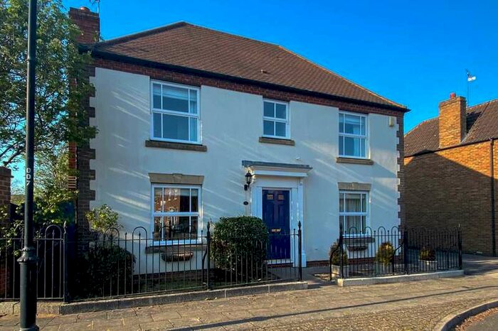 4 Bedroom Detached House To Rent In Fairford Leys, HP19