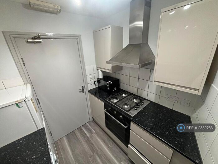 8 Bedroom Flat To Rent In Bath Street, Leamington Spa, CV31