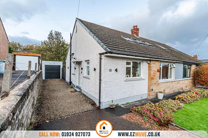 4 Bedroom Semi-Detached Bungalow For Sale In Briarlyn Road, Huddersfield, HD3