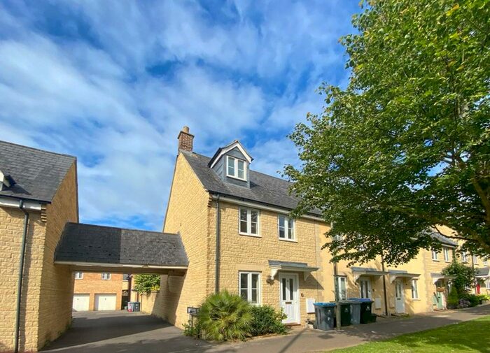 3 Bedroom End Of Terrace House To Rent In Bluebell Way, Carterton, Oxfordshire, OX18