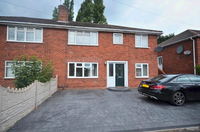 2 Bedroom Maisonette To Rent In Kenilworth Crescent, Parkfields, Wolverhampton, WV4