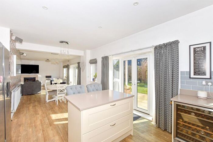 4 Bedroom Detached House For Sale In Southern View, Haywards Heath, West Sussex, RH16