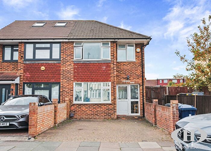 3 Bedroom Semi Detached House For Sale In Lawson Road, Southall, UB1