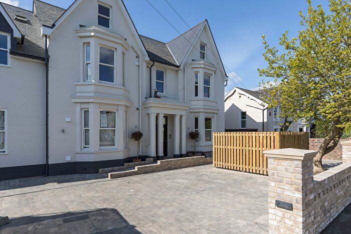 1 Bedroom Flat To Rent In Hurst Road, Horsham, RH12