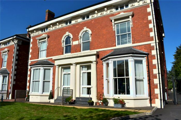 2 Bedroom Apartment To Rent In Rocksborough House, - Warwick Road, Solihull, West Midlands, B92