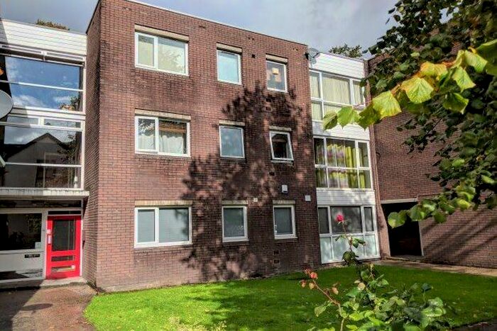 1 Bedroom Flat To Rent In Martin House, Manchester, M14