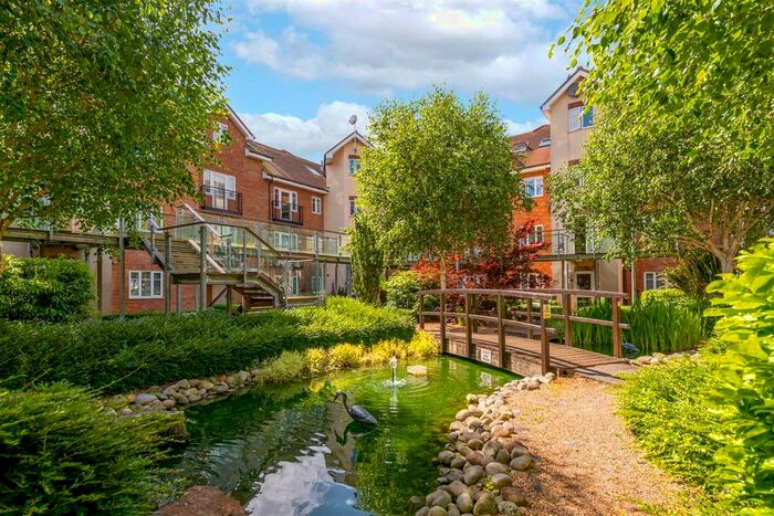 2 Bedroom Property To Rent In Lumley Road, Horley, RH6