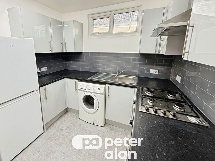 3 Bedroom Flat To Rent In Clifton Street, Cardiff, CF24