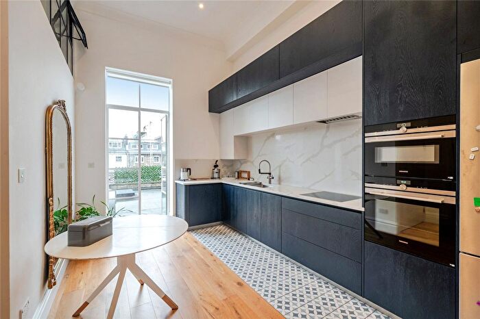 3 Bedroom Flat For Sale In Belsize Mews, London, NW3