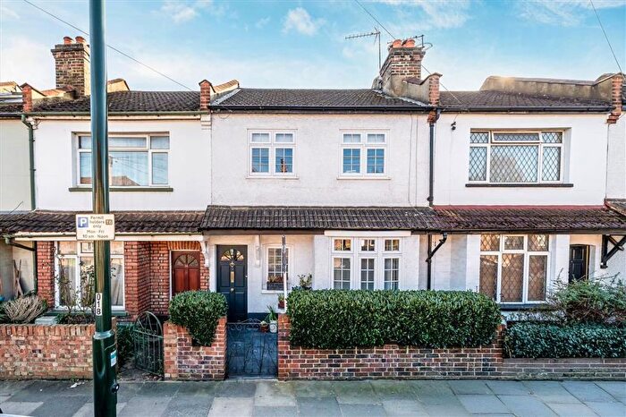3 Bedroom Property For Sale In Shacklegate Lane, Teddington, TW11