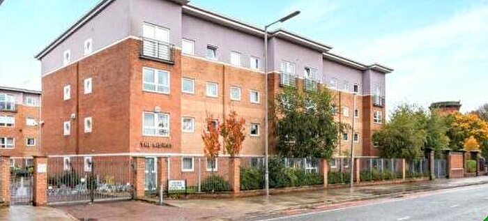 2 Bedroom Flat To Rent In Crown Street, L7