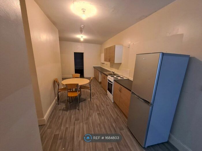 3 Bedroom Flat To Rent In Manchester Old Road, Middleton, Manchester, M24