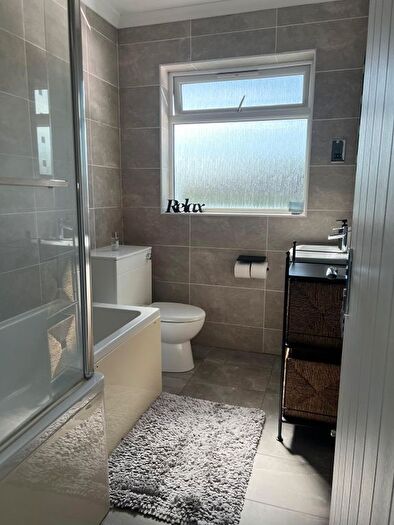 3 Bedroom Semi-Detached House To Rent In Langley Park Road, Iver, SL0