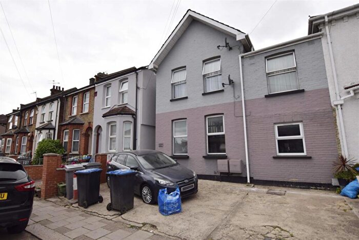 3 Bedroom Flat For Sale In Llanover Road, Wembley, Middlesex, HA9