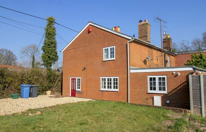 3 Bedroom Cottage To Rent In London Road, Hook, RG27