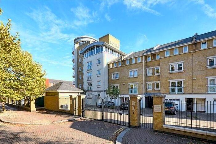2 Bedroom Flat To Rent In Cedar House, Woodland Cresent, Rotherhithe, Canada Water, London, SE16