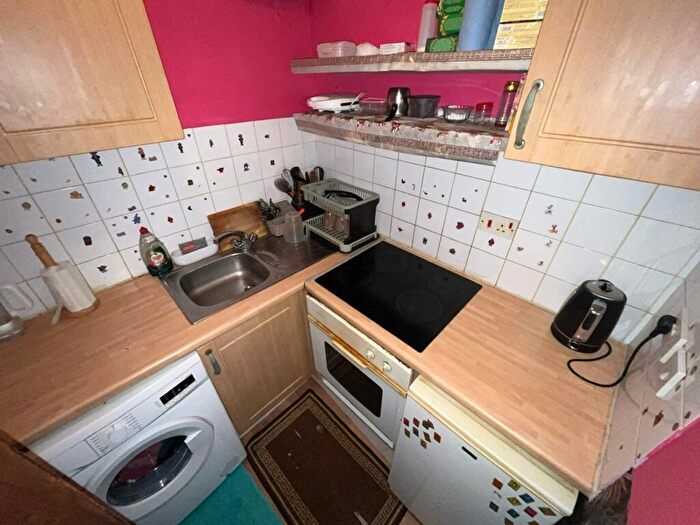 1 Bedroom Flat To Rent In One Bedroom - Ground Floor - Central Luton - Unfurnished - Russell Rise, LU1