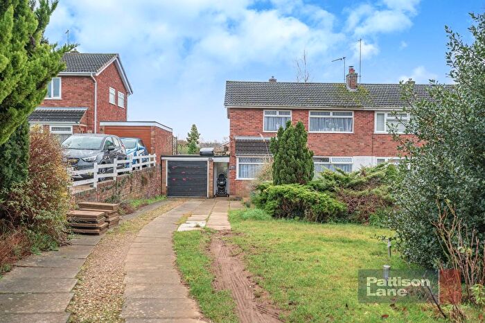 3 Bedroom Semi-Detached House For Sale In Wilton Close, Desborough, Kettering, NN14