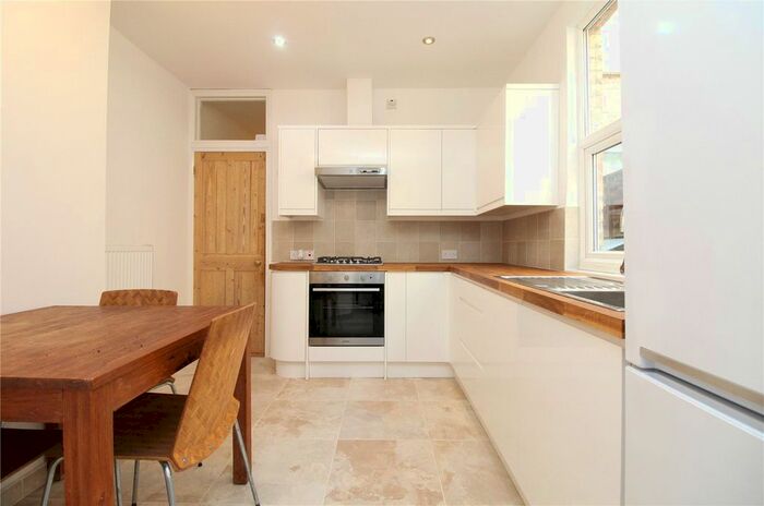 2 Bedroom Flat To Rent In Gordon Road, London, N3