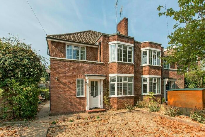 2 Bedroom Flat To Rent In Albany Park Road, Kingston Upon Thames, KT2