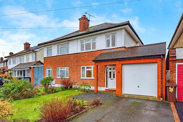 3 Bedroom Semi Detached House For Sale In The Ridgeway, St. Albans, AL4