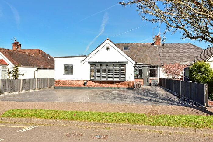 4 Bedroom Semi Detached Bungalow For Sale In Billy Lows Lane, Potters Bar, EN6