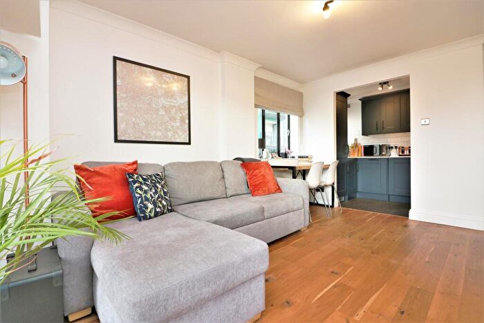 1 Bedroom Apartment To Rent In Burrells Wharf Square, Isle Of Dogs, E14