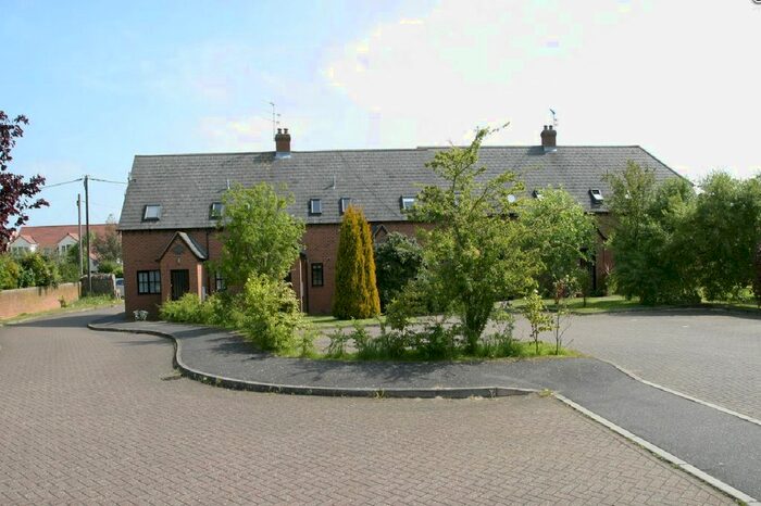 Studio To Rent In Poplars Close, Stone, Aylesbury, HP17