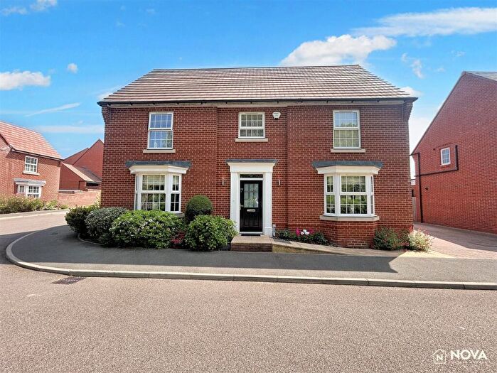 5 Bedroom Detached House For Sale In Clinton Avenue, Luton, LU2