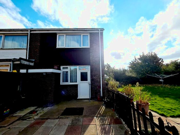 3 Bedroom Detached House To Rent In Bowood Road, Enfield EN3