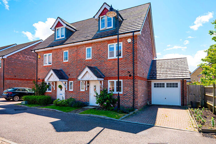 4 Bedroom Semi-Detached House For Sale In Jersey Close, Knaphill, Woking, GU21