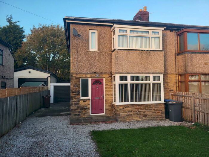 3 Bedroom Semi-Detached House To Rent In Wrose Road, Bradford, BD2
