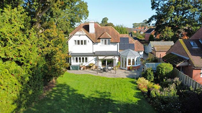 5 Bedroom Detached House For Sale In Battery End, Newbury, RG14