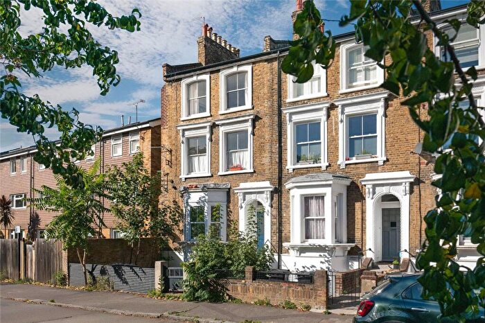 2 Bedroom Maisonette For Sale In Wetherell Road, Victoria Park Village, E9