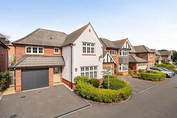 4 Bedroom Detached House For Sale In Lapwing Close, Dawlish, EX7