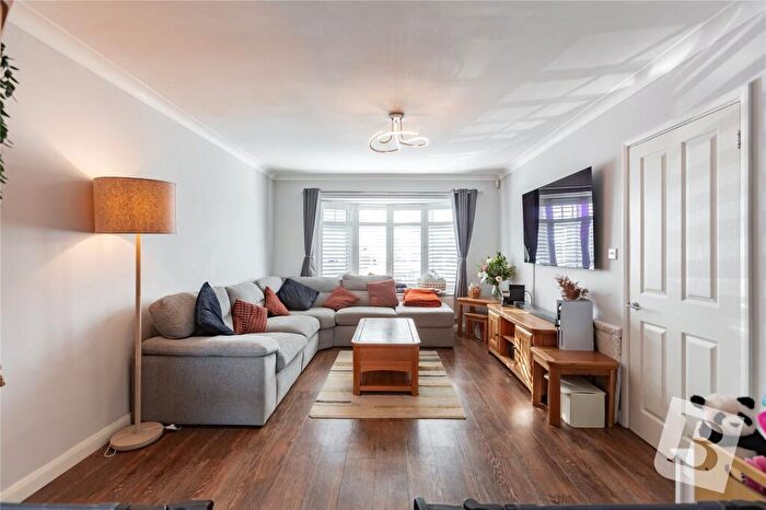 3 Bedroom Semi-Detached House For Sale In Avon Road, Upminster, RM14