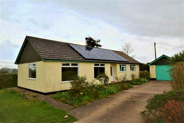 3 Bedroom Bungalow To Rent In Rooks Farm, Yarnscombe, EX31